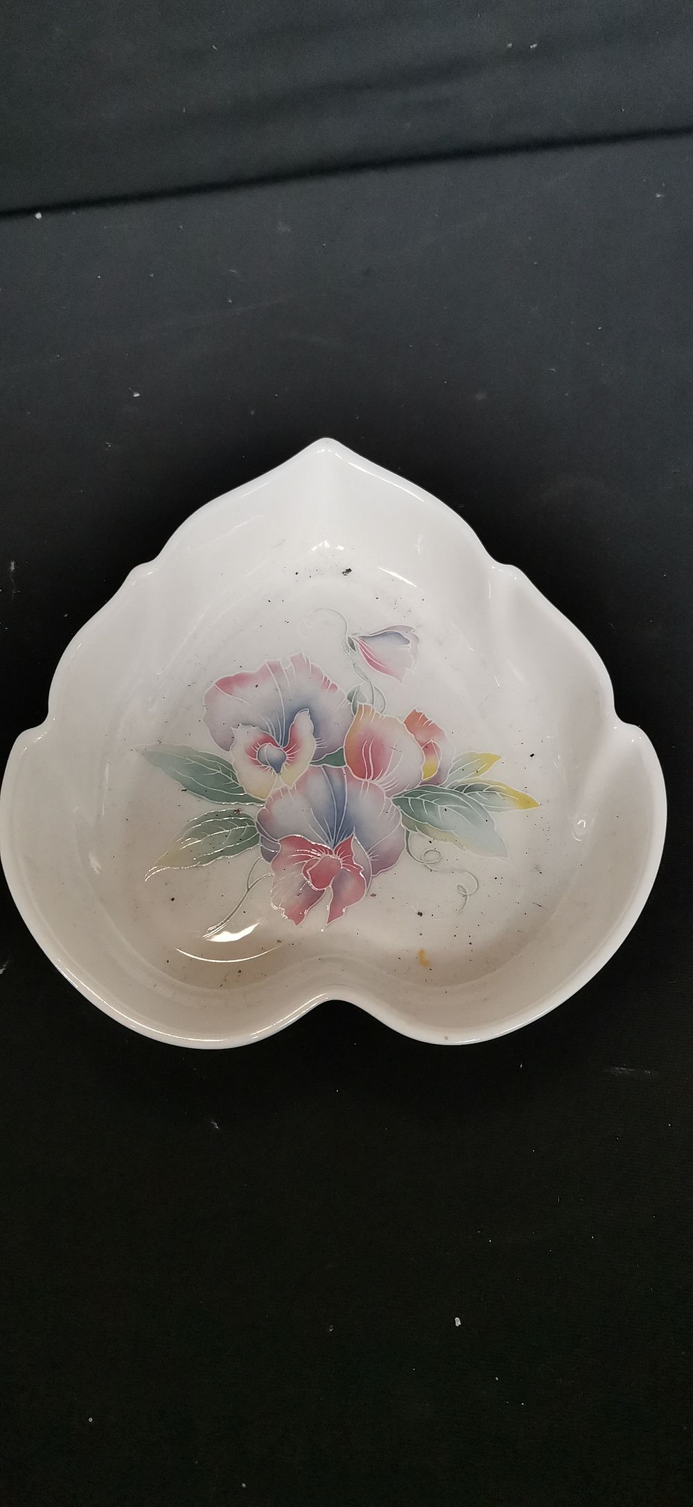 Lot 542: Aynsley Little Sweetheart Pattern Heart Shaped Fine Bone China Dish