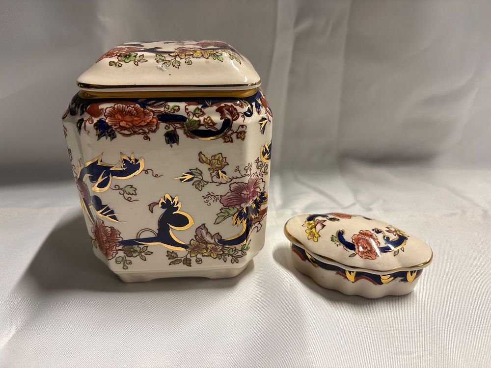 Lot 232: Two Mason's Patent Ironstone Mandalay Pattern Lidded Ceramic Vessels
