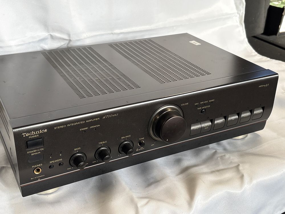Lot 293: Technics SU-A700MK2 Stereo Integrated Amplifier