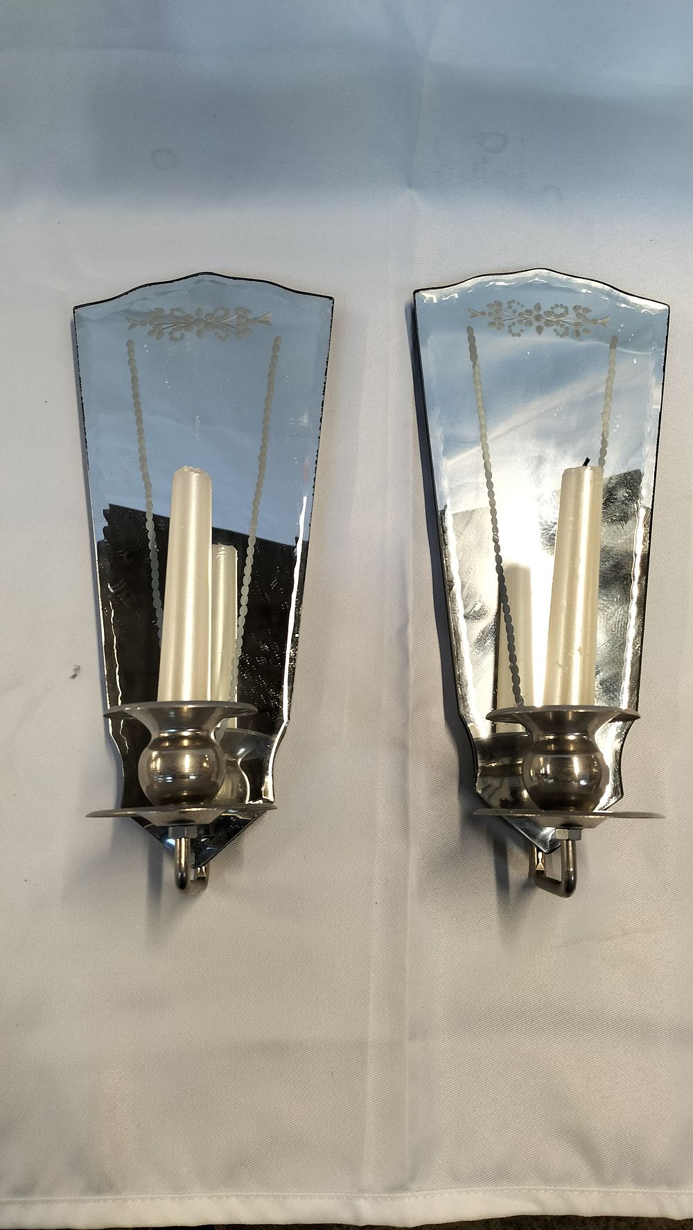 Lot 306: A Pair of Mirrored Fan-Shaped Wall Sconces