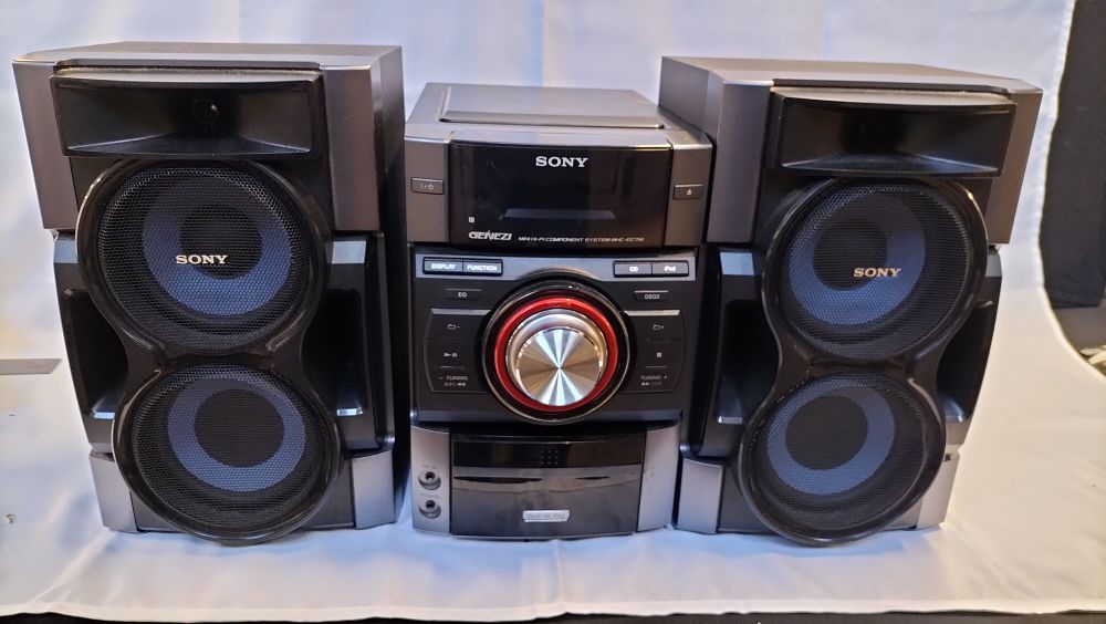 Lot 315: Sony Genezi Mini Hi-Fi Component System MHC-EC79i