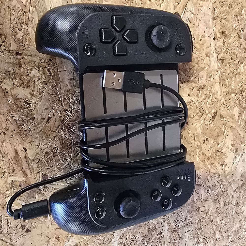 Lot 302: Saitake STK-70 Retractable Mobile Game Controller