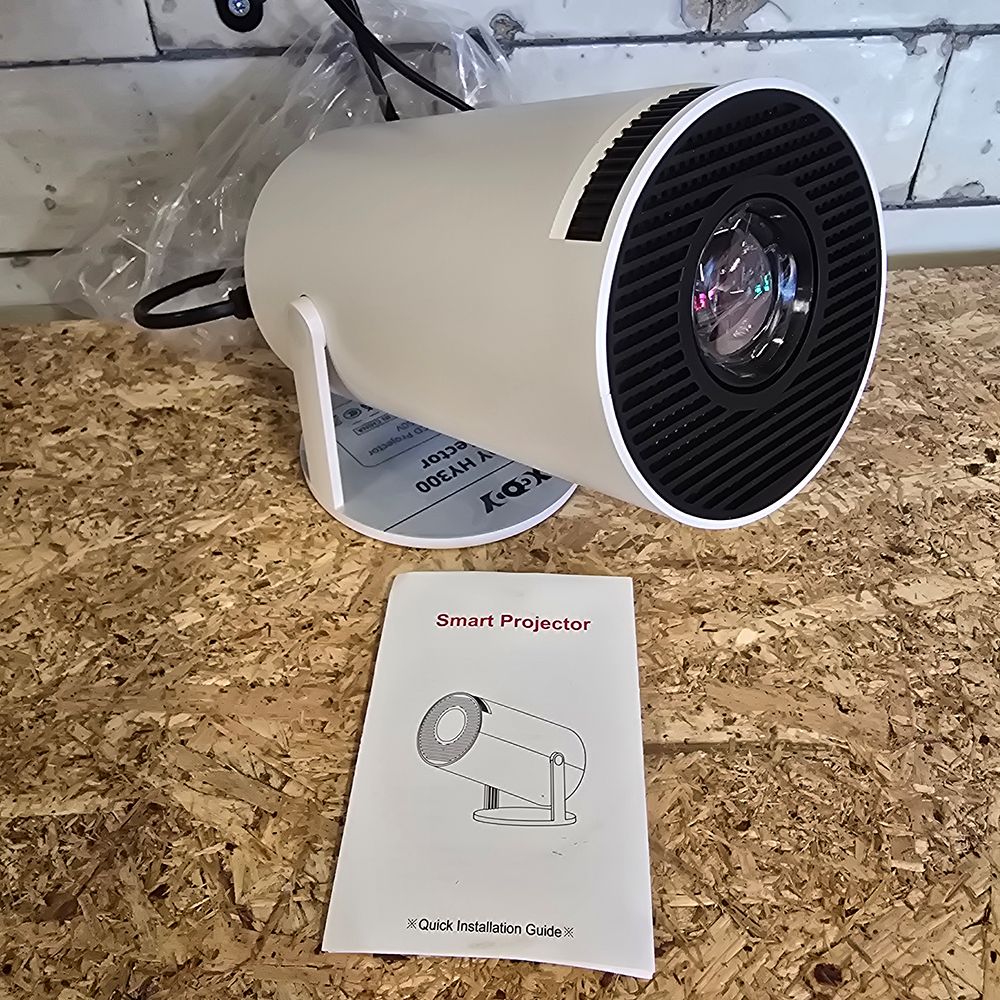 Lot 306: XGODY HY300 Smart LCD Projector