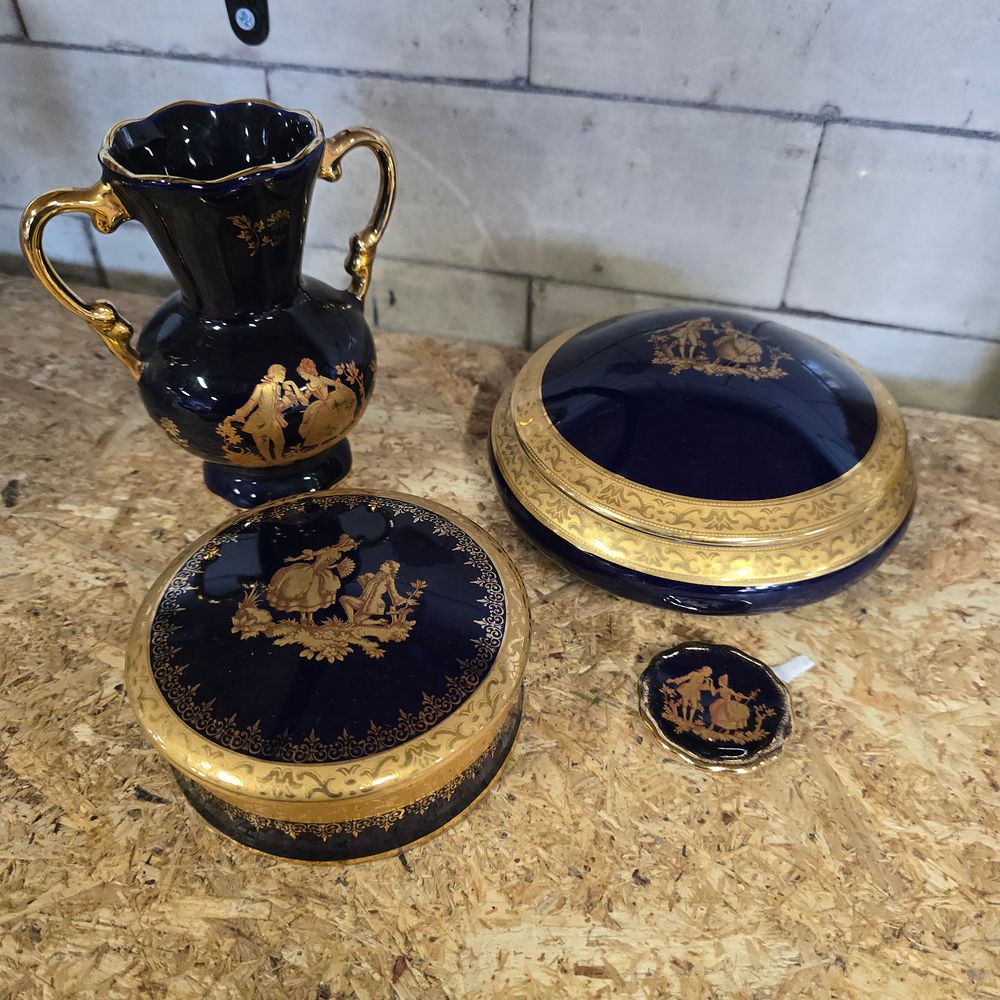 Lot 318: A Collection of Cobalt Blue and Gilt Porcelain Decorative Items in the Style of Limoges Castel