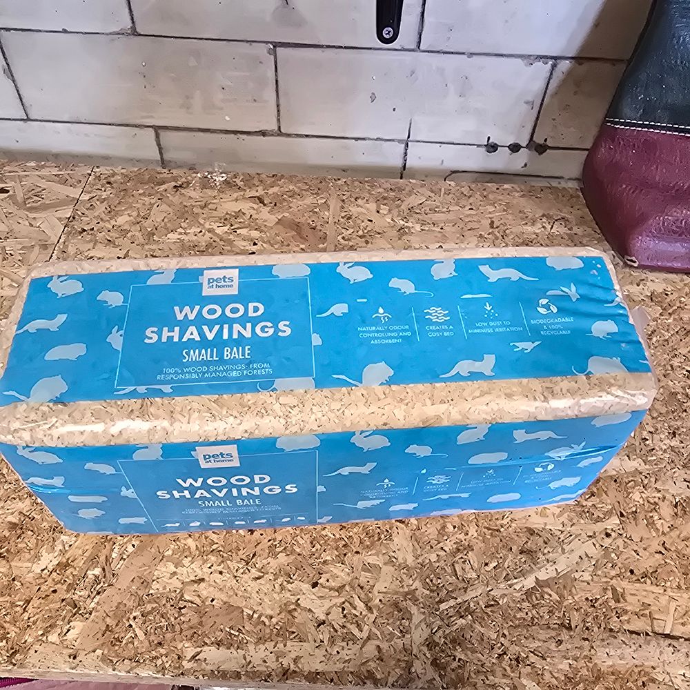 Lot 323: Pets at Home Small Animal Wood Shavings 3L Small Bale