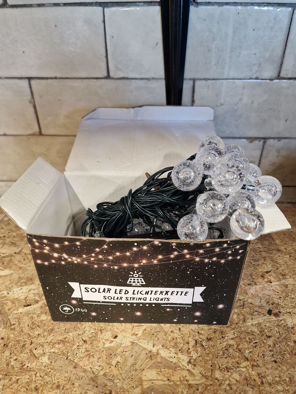 Lot 254: Solar-powered LED bubble globe string lights