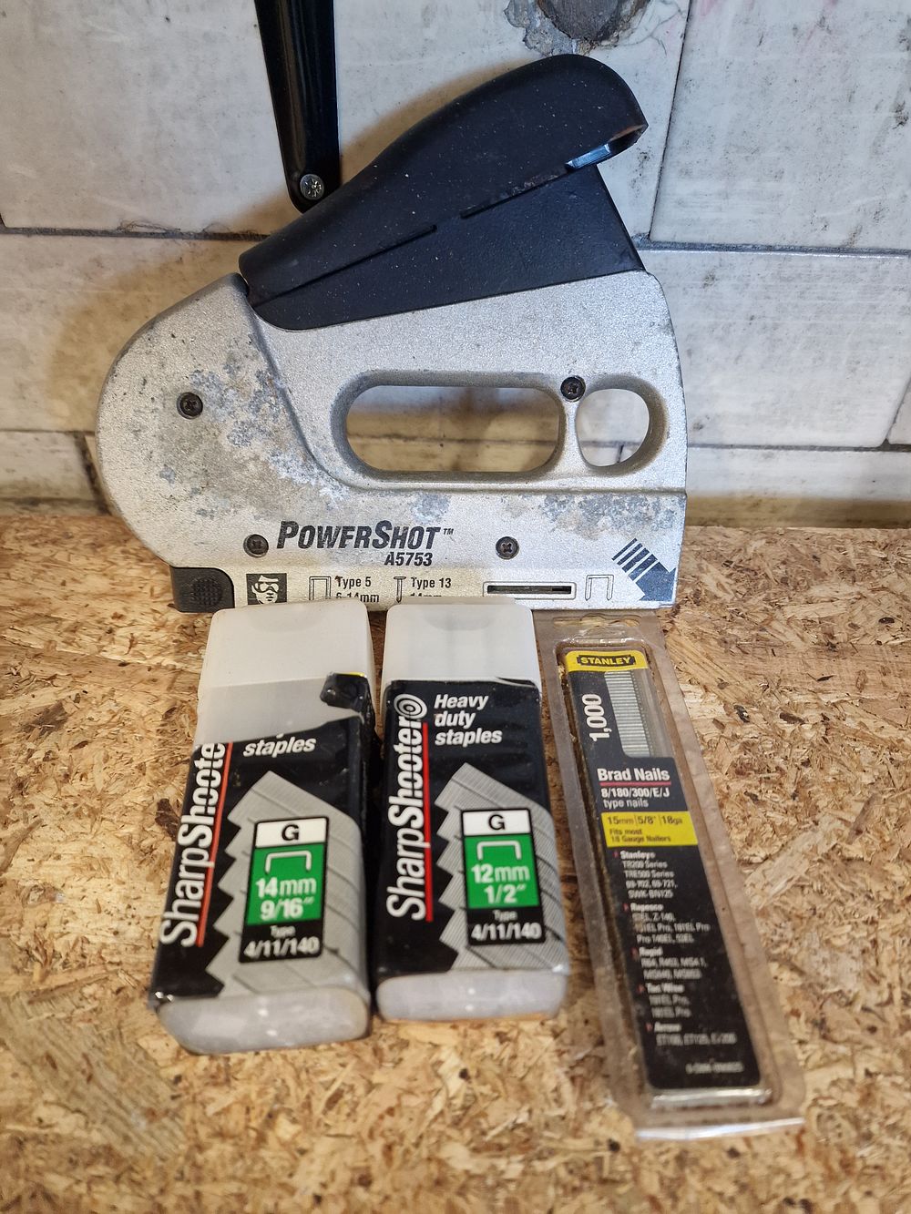 Lot 255: PowerShot A5753 Heavy-Duty Staple and Brad Nail Gun with Fasteners