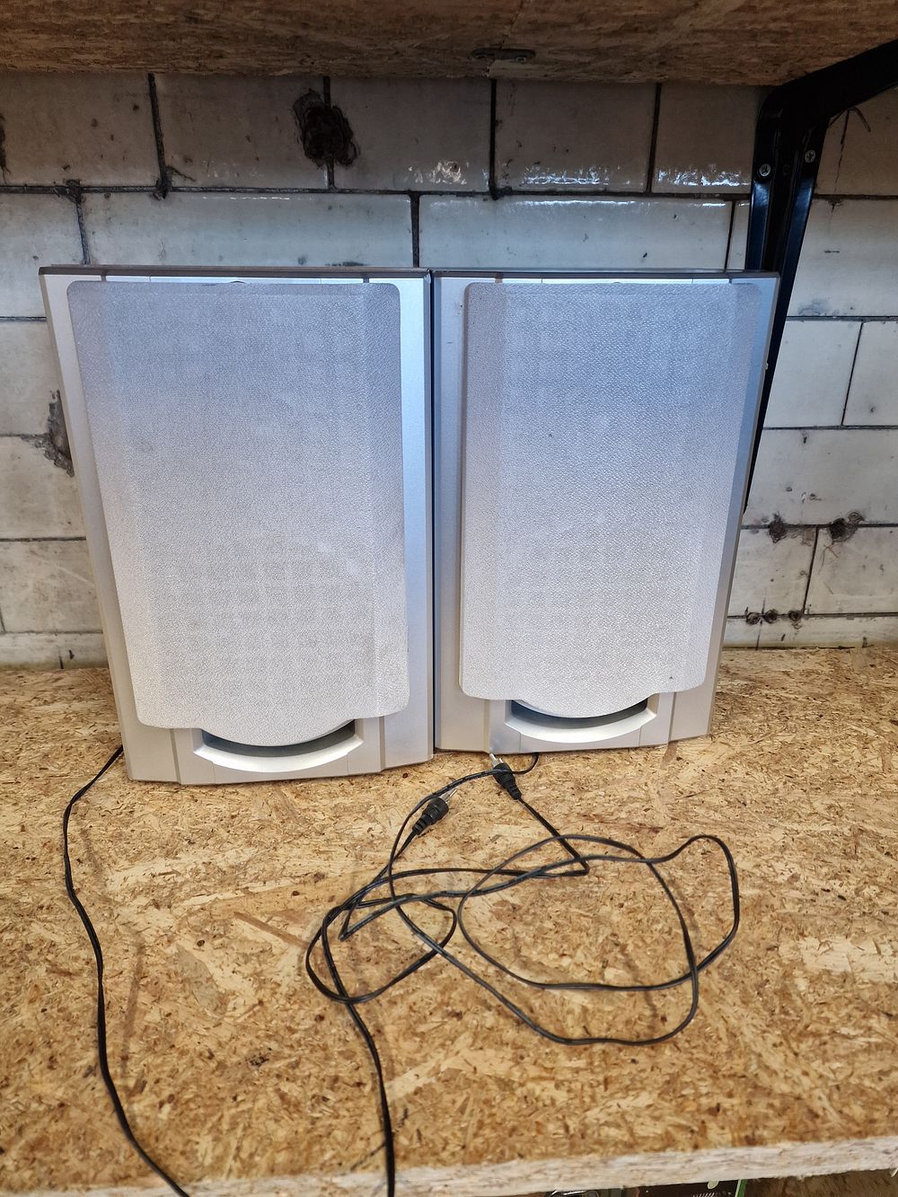 Lot 265: A Pair of Silver-Toned Desktop Speakers