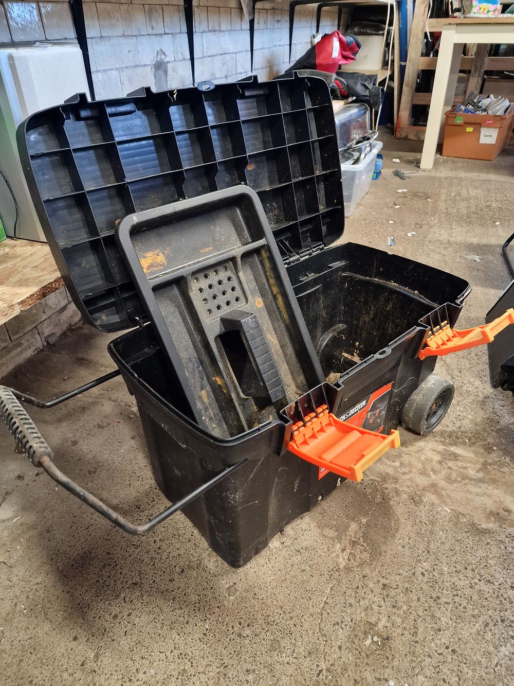 Lot 269: Black and Decker Workmate Series Rolling Tool Box