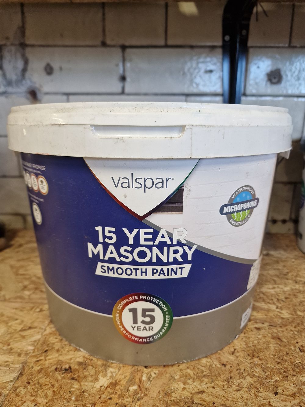 Lot 281: Valspar 15 Year Masonry Smooth Paint