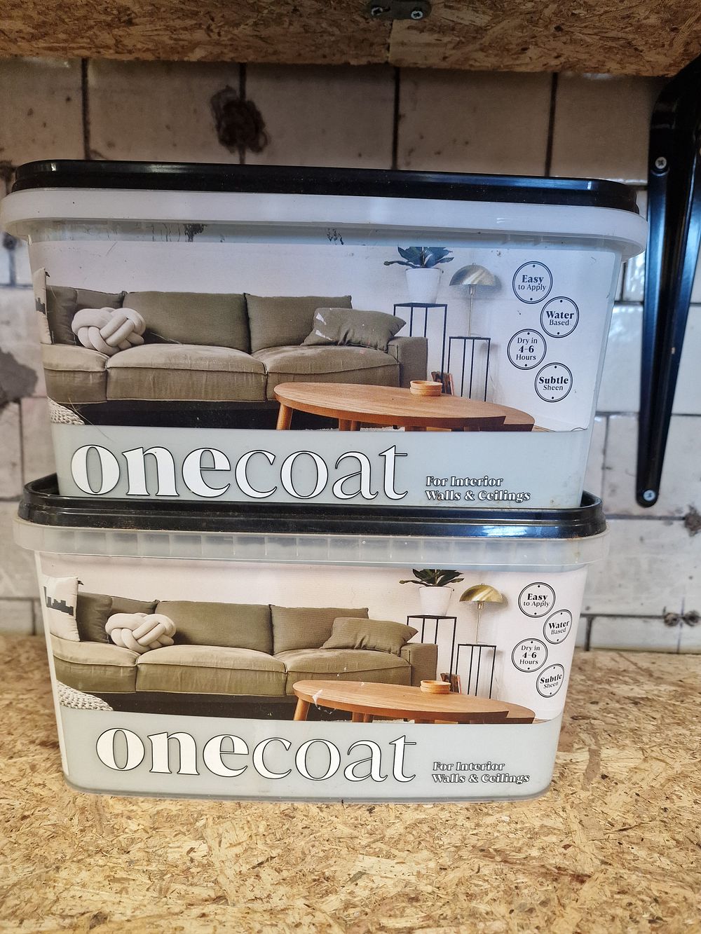 Lot 285: A Pair of onecoat Interior Wall and Ceiling Paint Tubs, 5 Litres Each