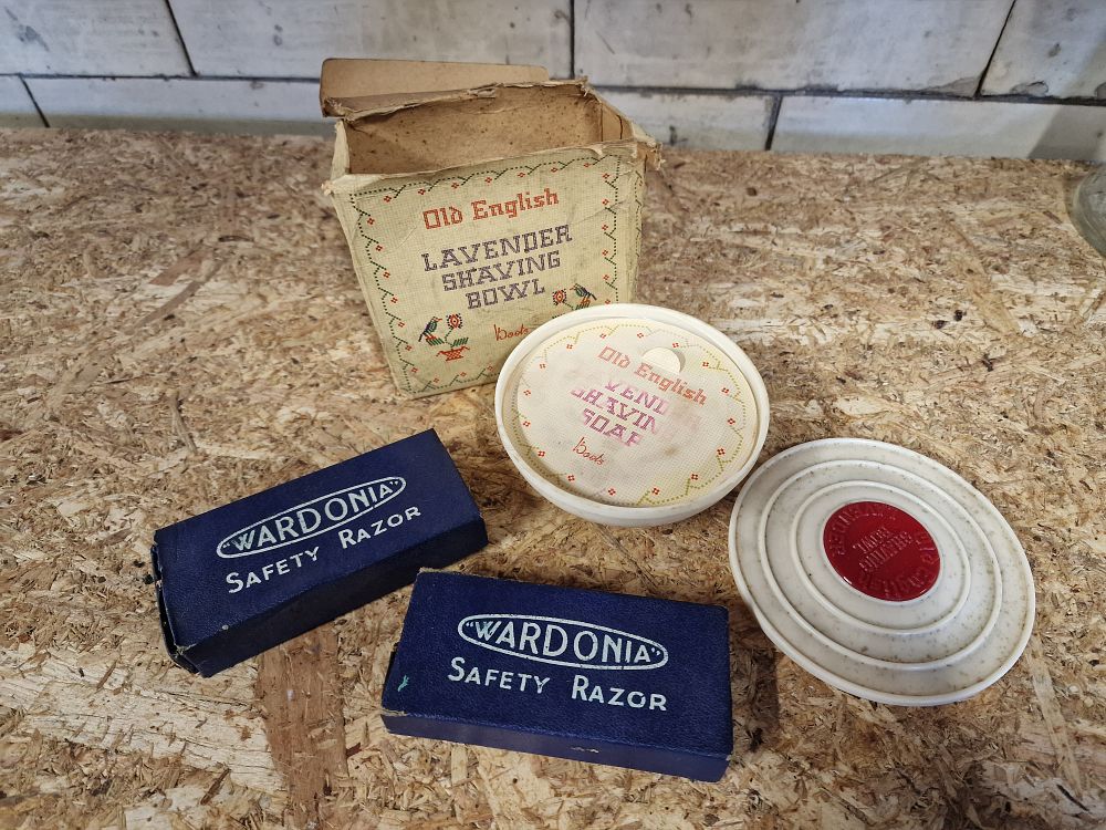Lot 296: A Collection of Vintage Wardonia and Boots Old English Shaving Items