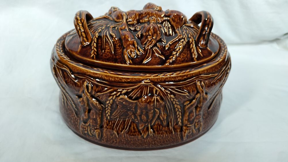 Lot 246: Portmeirion Oven to Table Relief Moulded Game Pie Dish and Cover