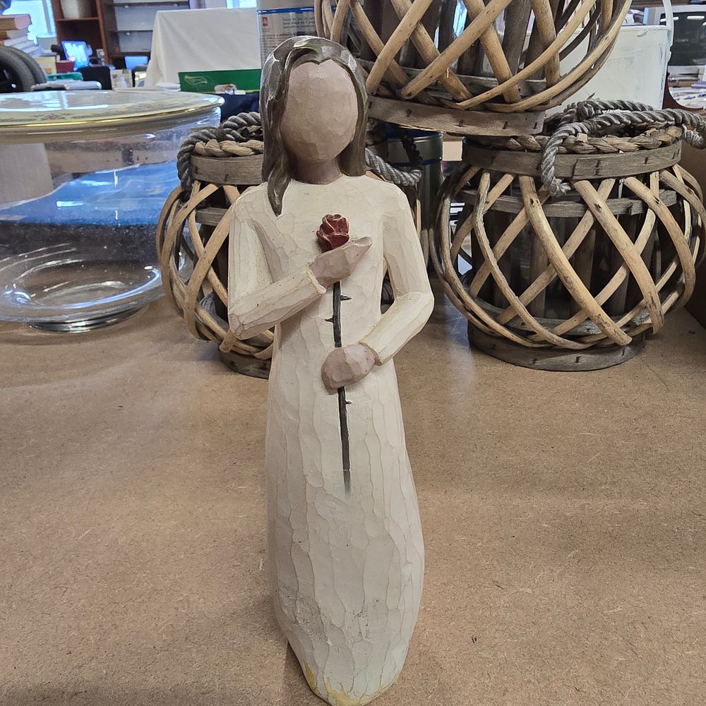 Lot 154: Willow Tree Love Figurine by Susan Lordi for Demdaco 2003