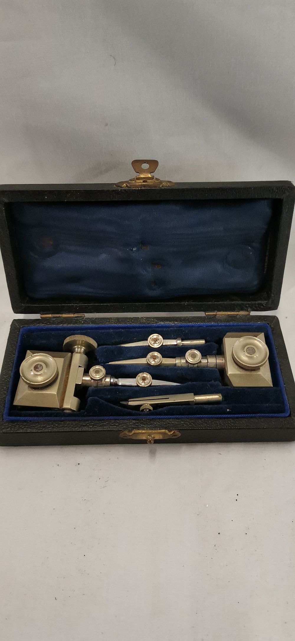 Lot 169: A Set of Nickel-Plated Beam Compass Trammel Heads in Fitted Case