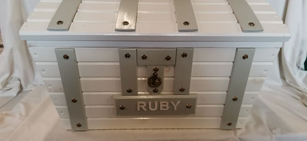 Lot 170: A contemporary white and grey painted slatted pine storage chest