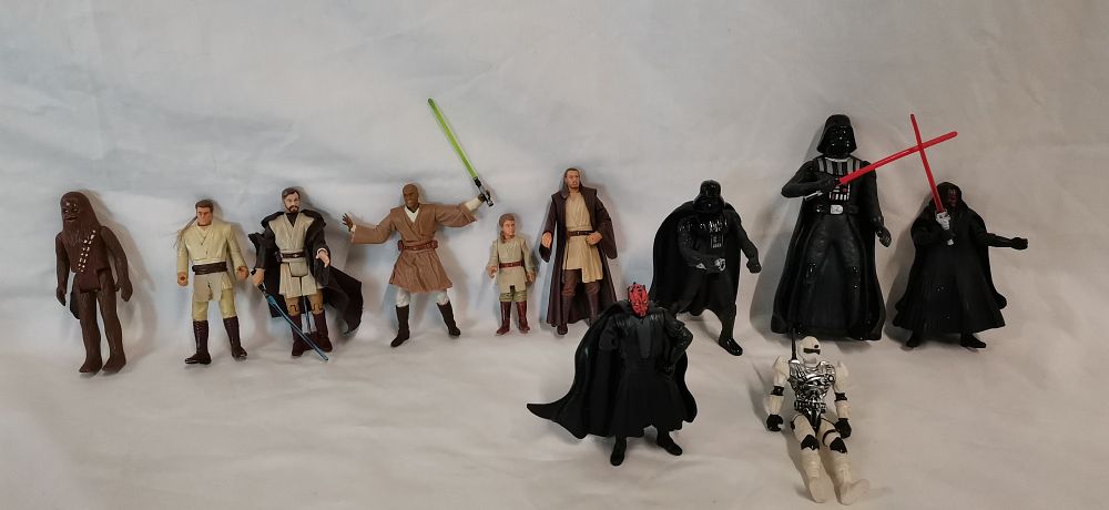 Lot 242: A Collection of approximately eleven Star Wars Action Figures and a Cuisenaire Numbers in Colour Educational Set