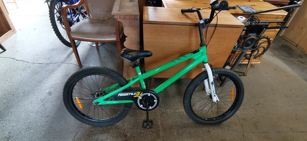 Lot 297: RoyalBaby Freestyle B1 Upgrade Children's BMX Style Bicycle. COLLECTION ONLY