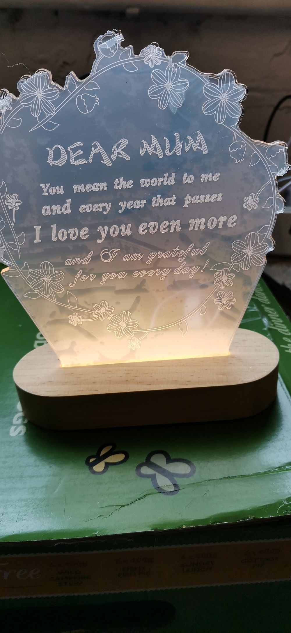 Lot 338: Attivolife LED Acrylic Plaque Night Light for Mum with Wooden Base