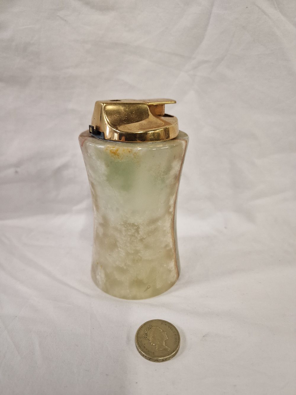 Lot 422: A Mid-Century Ronson Green Onyx Table Lighter