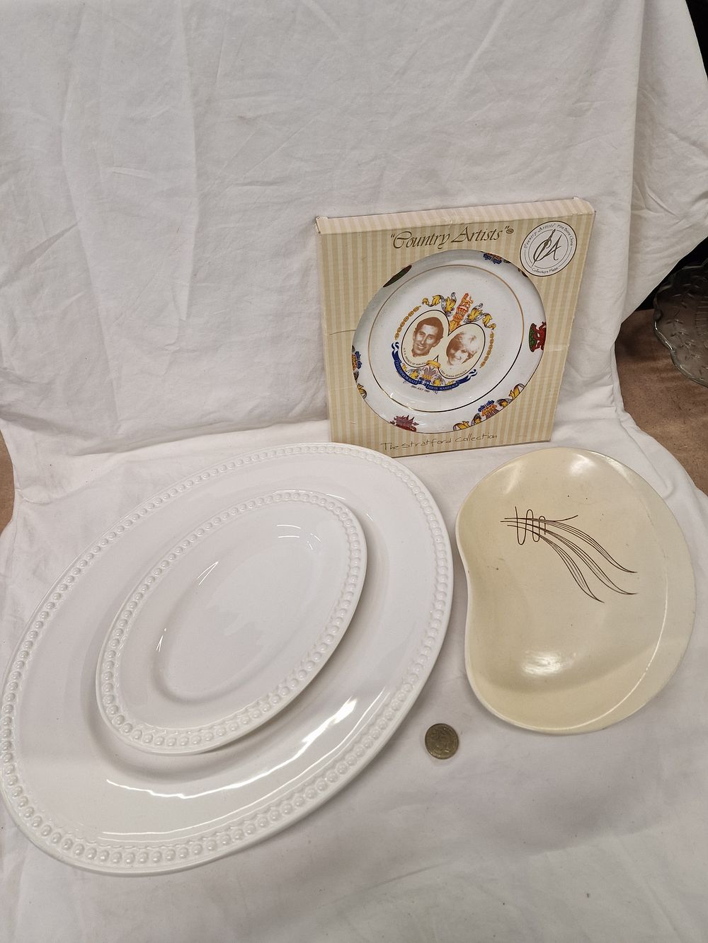 Lot 481: A Collection of British and Italian Ceramics including Carlton Ware and Royal Commemorative Ware