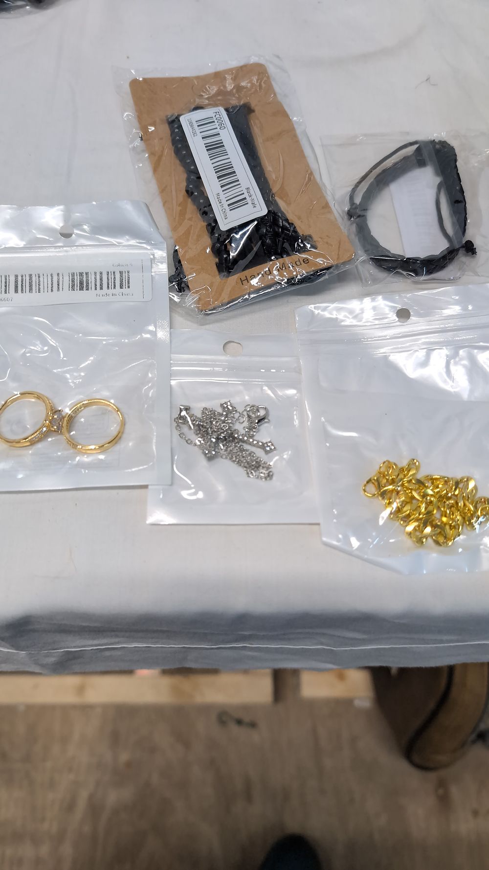 Lot 539: A Collection of Modern Costume Jewellery