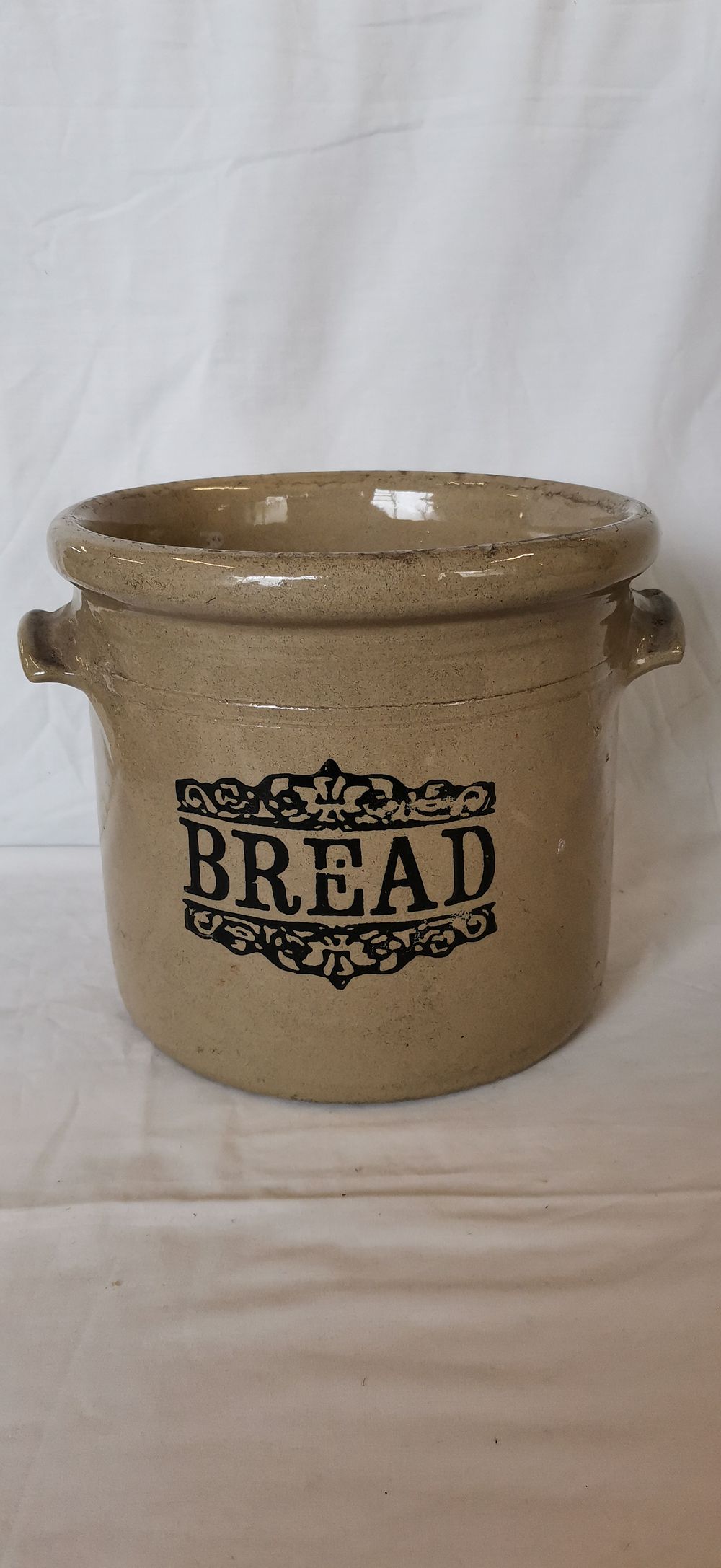 Lot 549: Moira Pottery Farmhouse Stoneware Bread Crock