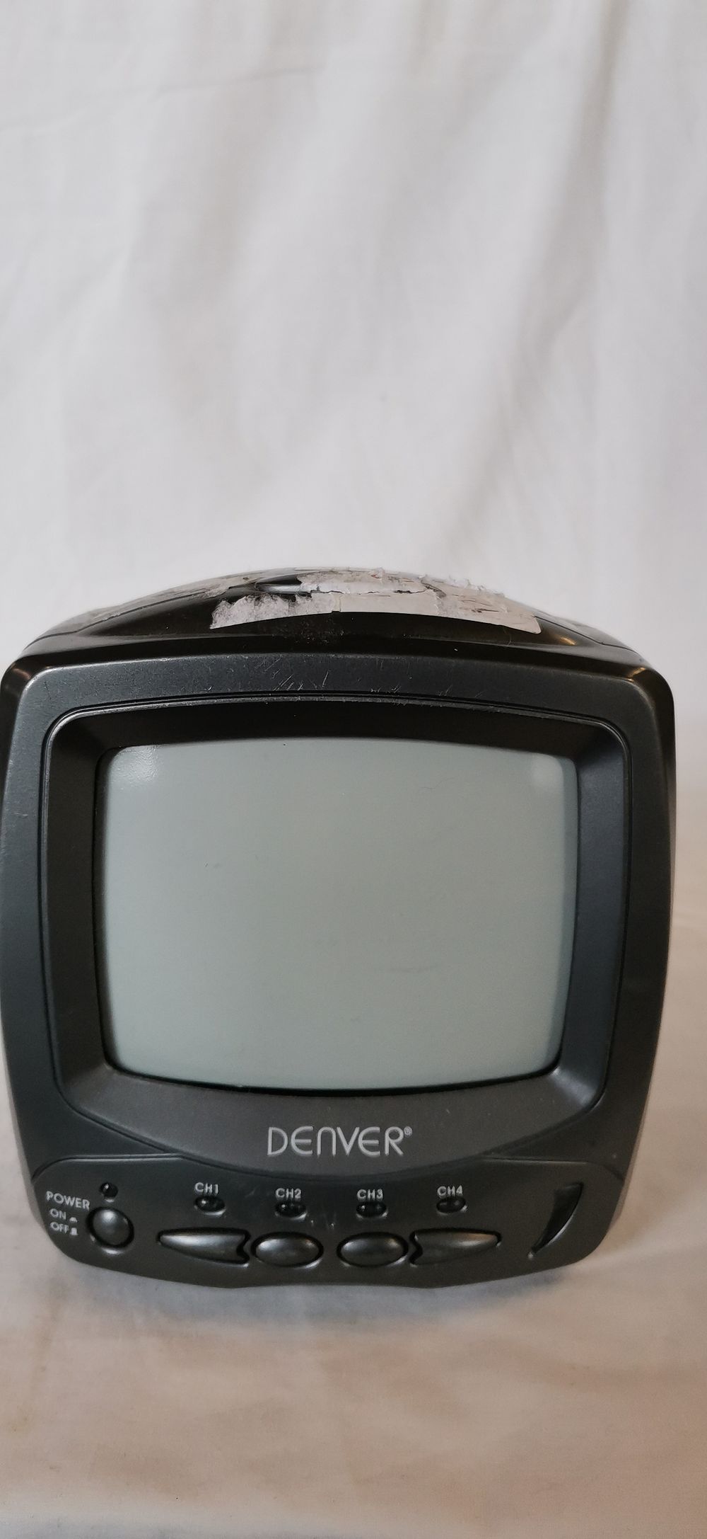 Lot 550: Denver Electronics SC-2 2.4GHz Wireless Baby Guard Receiver.
