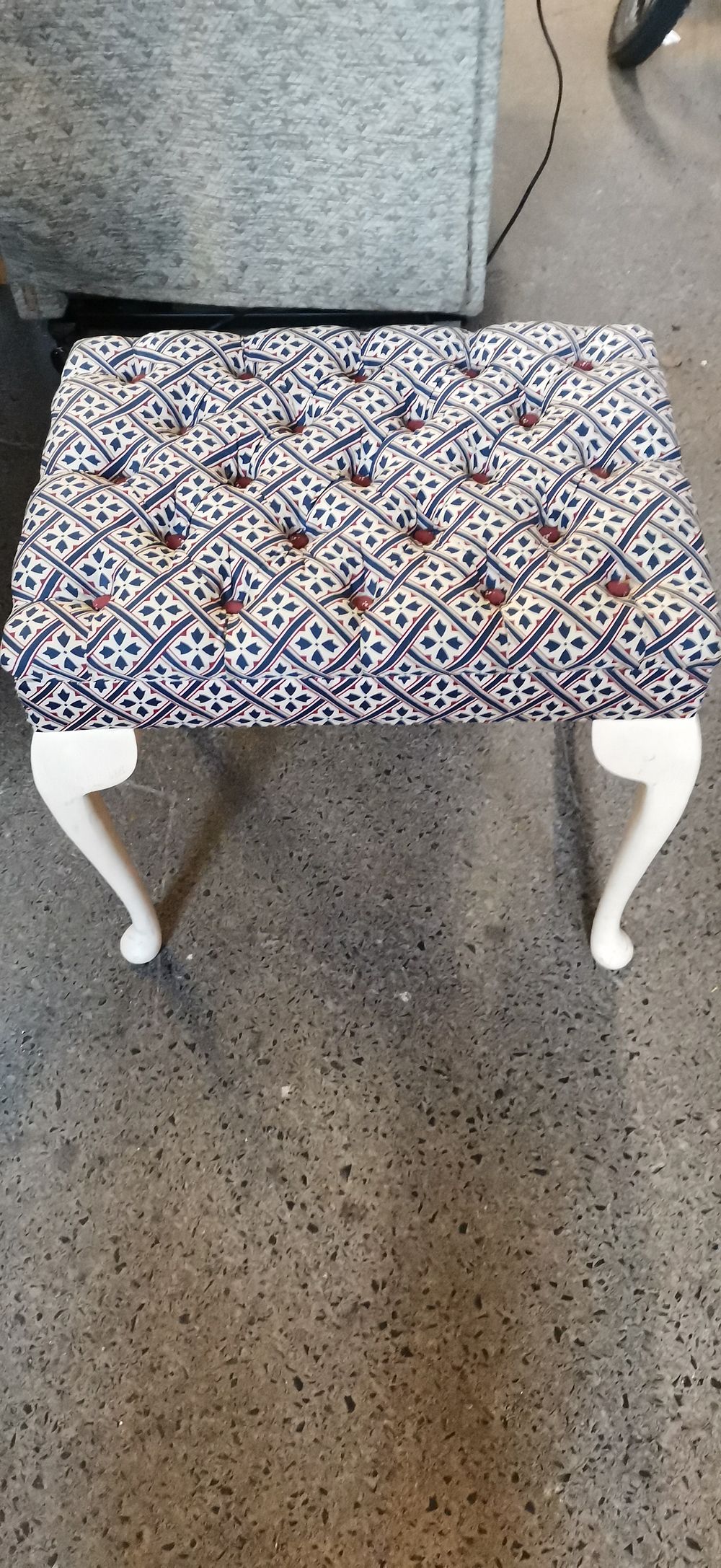 Lot 698: A 20th-century Queen Anne style upholstered dressing stool. COLLECTION ONLY