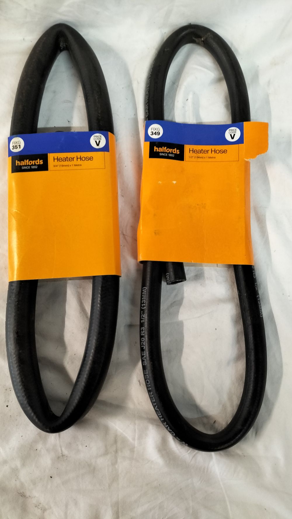 Lot 758: Two Halfords Car Heater Hoses FIXG 351 and FIXG 349