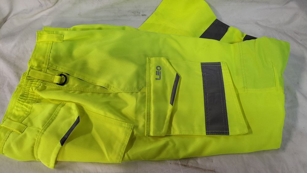 Lot 762: A Pair of Leo Workwear High-Visibility Yellow Cargo Trousers
