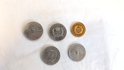 A Group of UK Commemorative Coins and Medals. A group of UK commemorative coins and medals 