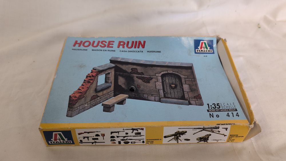 Lot 343: Italeri No. 414 House Ruin 1:35 Scale Model Kit