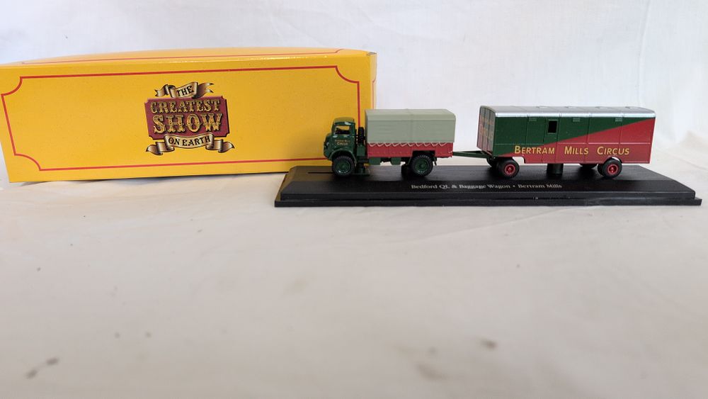 Lot 359: Atlas Editions The Greatest Show On Earth Bertram Mills Circus Bedford QL and Baggage Wagon