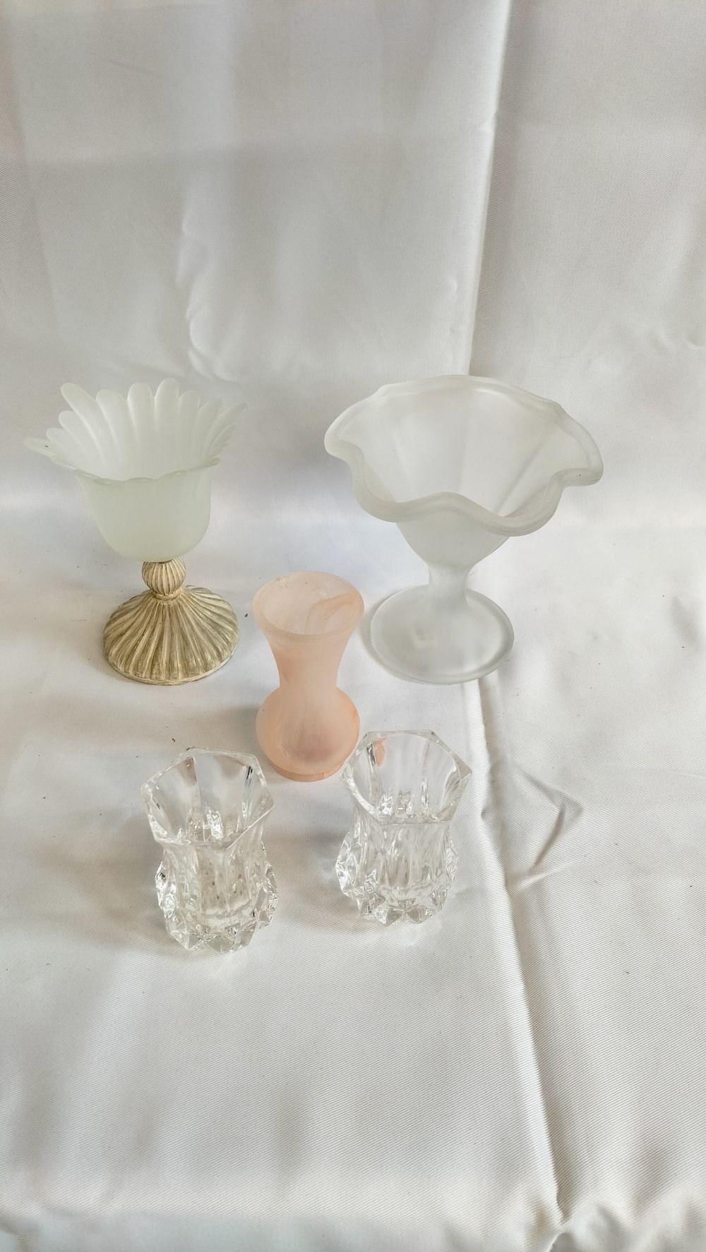 Lot 498: A Collection of Decorative Frosted and Cut Glassware
