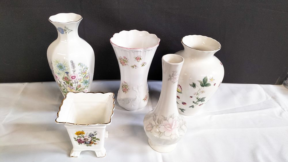Lot 506: A Collection of English Decorative Ceramics featuring Aynsley Wild Tudor and St Michael Ashbourne Patterns