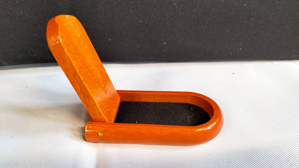Lot 519: Foldable Hardwood Single Smoking Pipe Holder and Display Stand