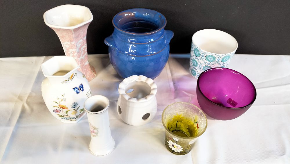 Lot 522: An Assortment of Decorative Ceramic and Glass Ware including Aynsley and Verano