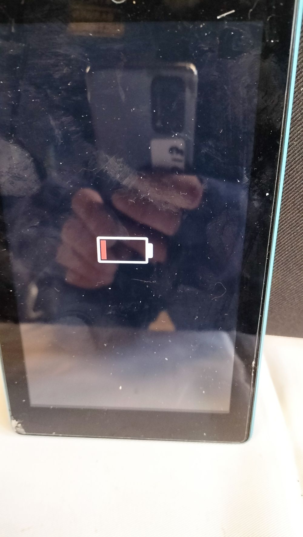 Lot 545: Amazon Fire HD 8 8th Generation Tablet Model M8S26G Teal, powers on, cracked screen