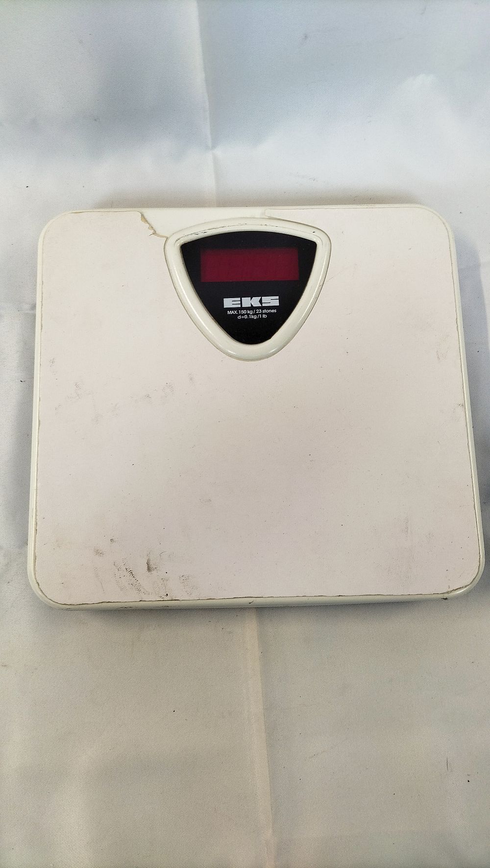 Lot 609: An EKS Digital Bathroom Scale