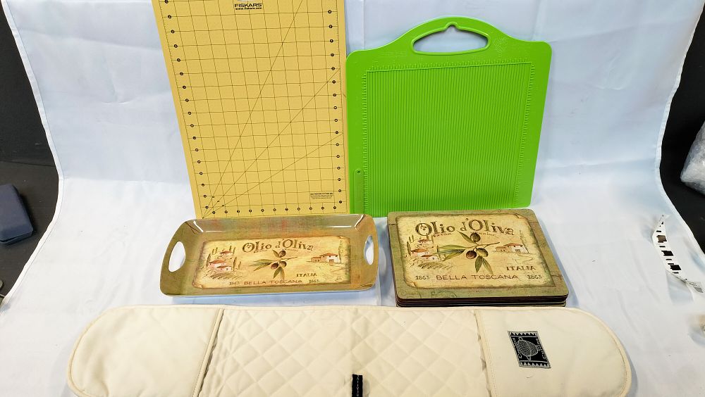 Lot 618: A Collection of Crafting Tools and Kitchenware including Fiskars and Hougie Board