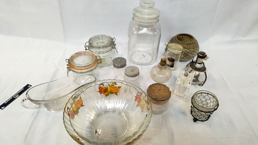 Lot 632: A Collection of 20th-Century Glassware and Decorative Household Items
