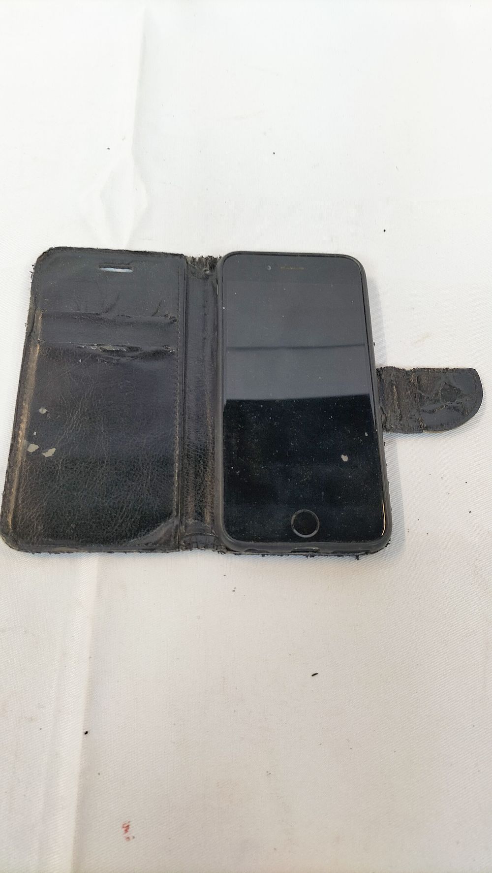Lot 638: Apple iPhone 6 Model A1586 For Spares or Repairs