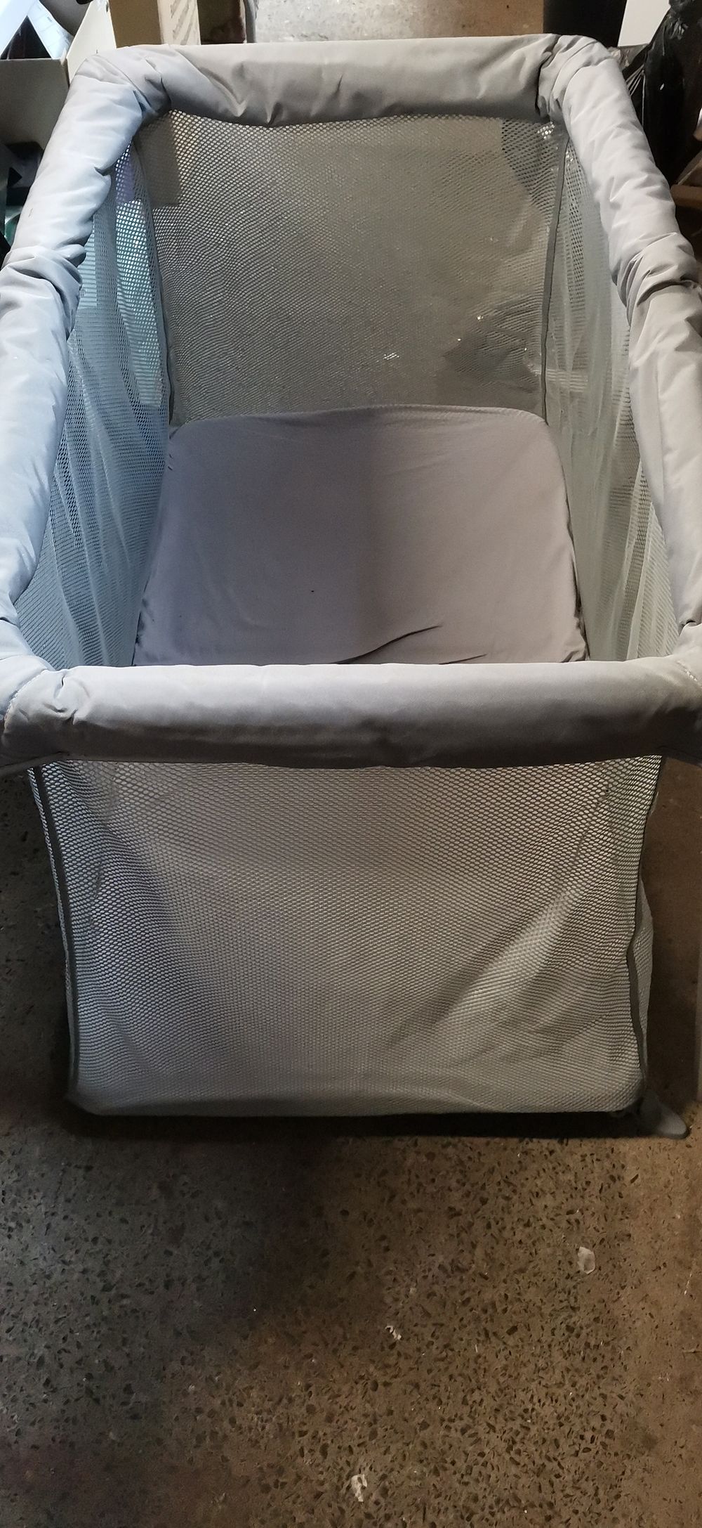 Lot 703: Mamia Lightweight Travel Cot Model 13648 with Carry Bag
