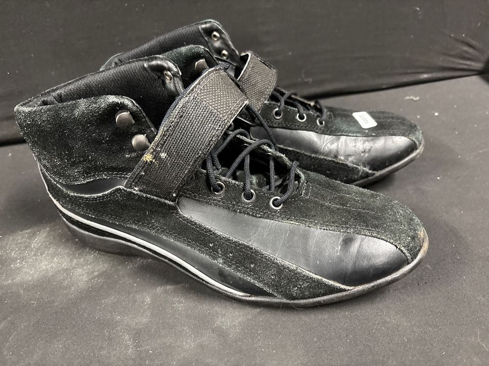 Lot 736: A Pair of Size 10 Mid-Top Racing Shoes