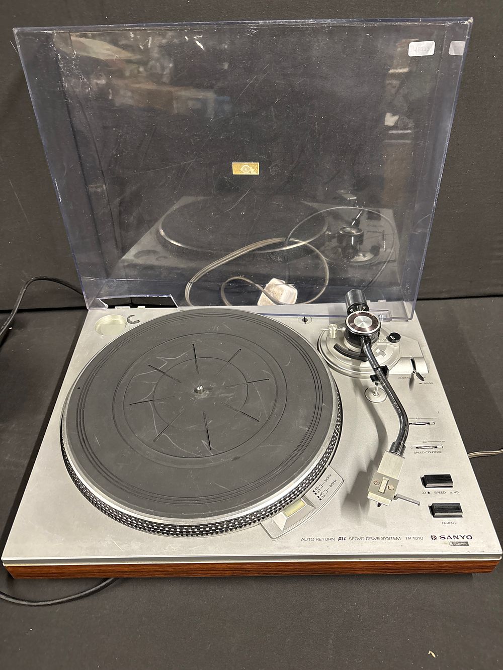 Lot 738: Sanyo TP 1010 Auto Return PLL-Servo Drive System Turntable