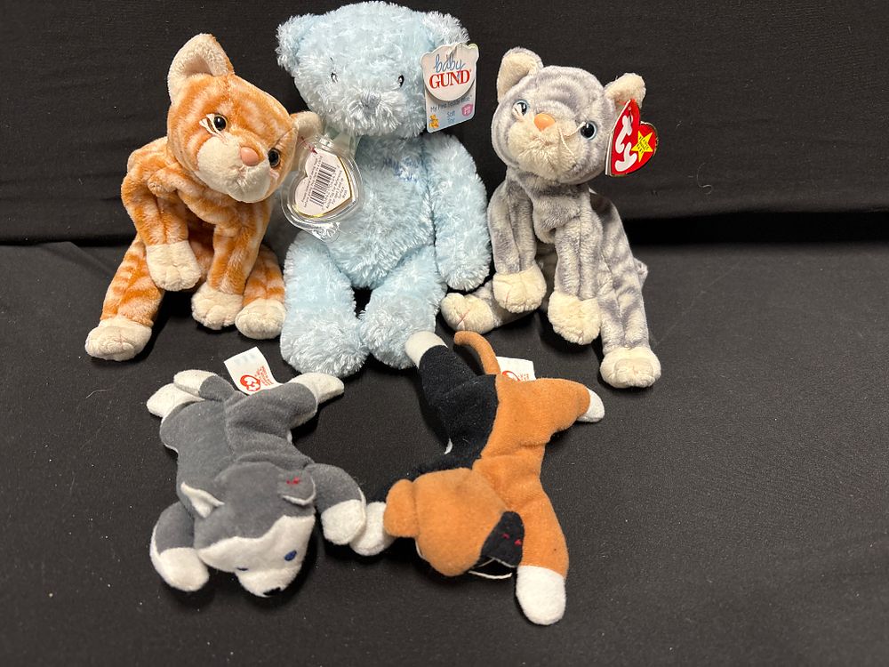 Lot 739: A Collection of 5 Ty Beanie Babies and Gund Plush Toys Including Amber and Silver