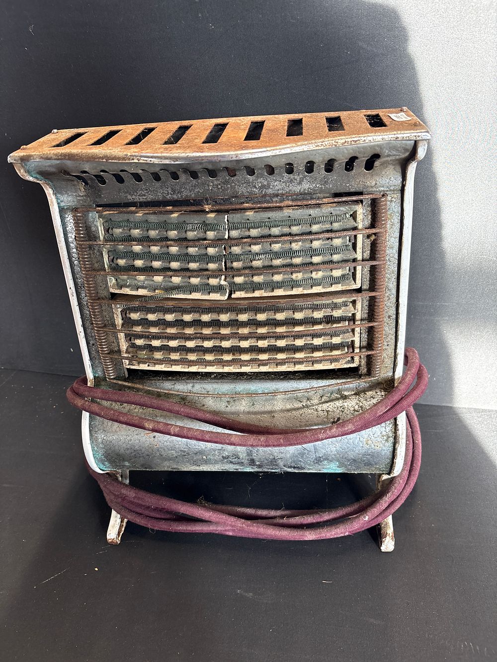 Lot 780: A Mid-20th Century Vintage Electric Fire Attributed to Belling