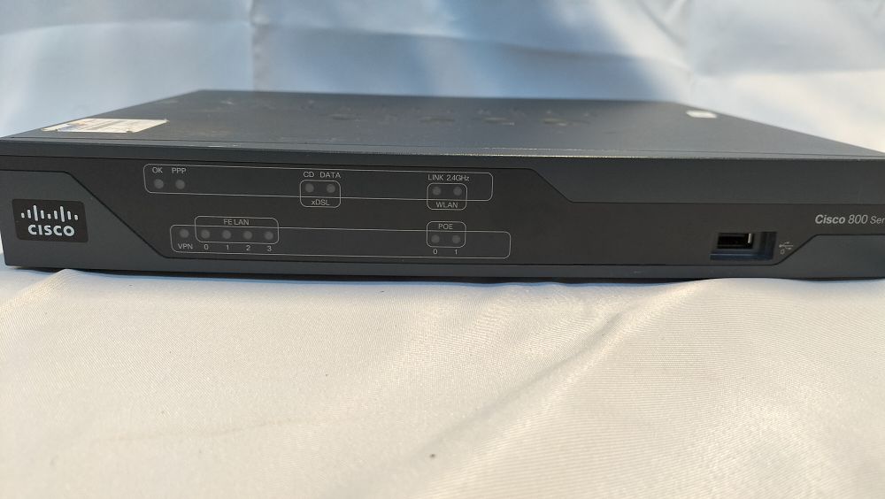 Lot 781: Cisco 887VA 800 Series Integrated Services Router