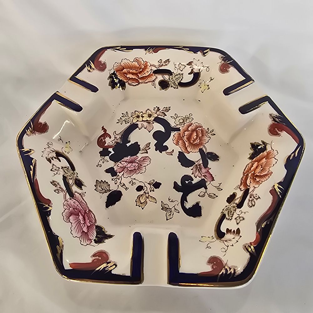 Lot 795: Mason's Ironstone Mandalay Pattern Hexagonal Ashtray